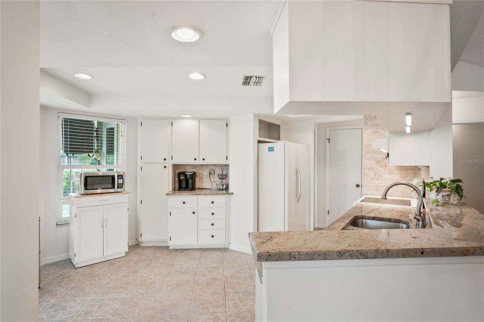 Image 9 of 62 For 8621 Bridgewater Drive