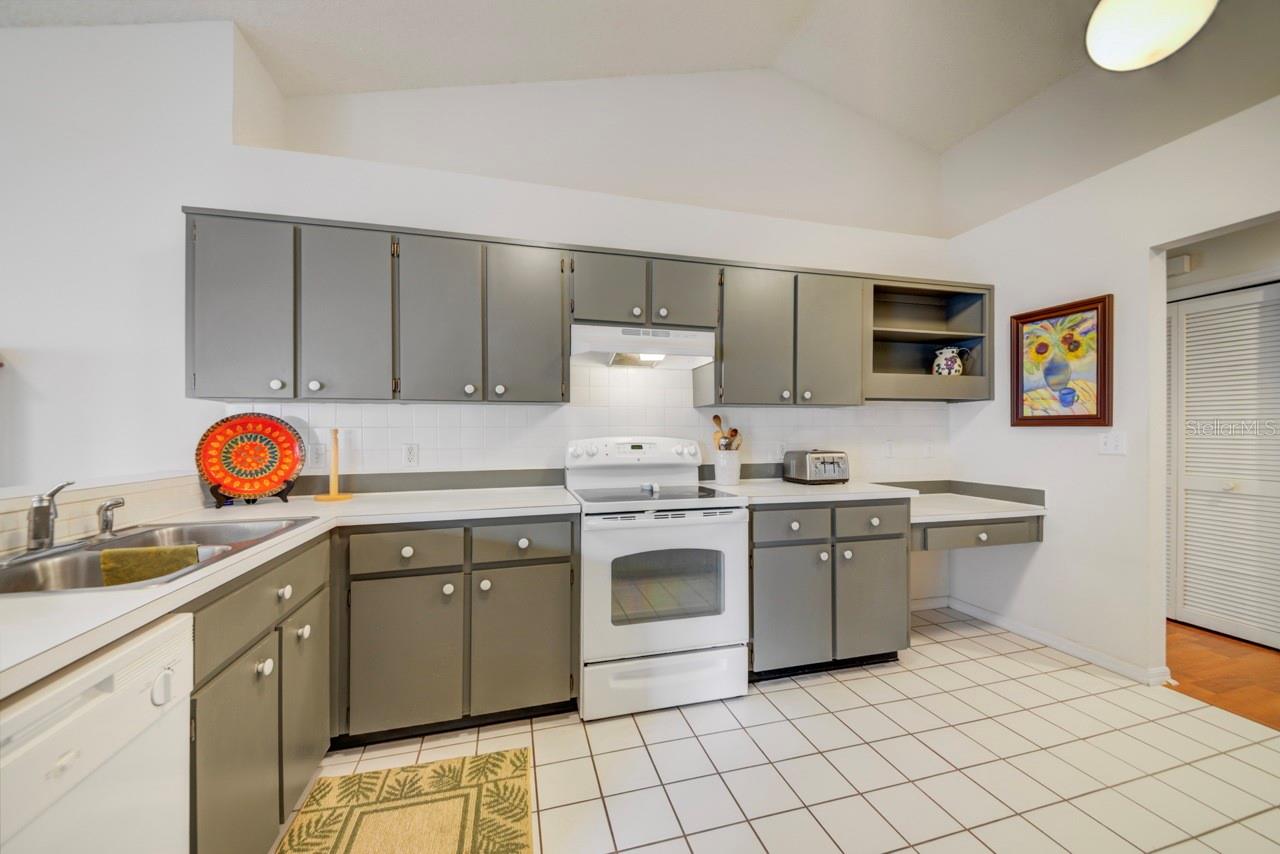 Image 28 of 60 For 8088 Spanish Oak Drive