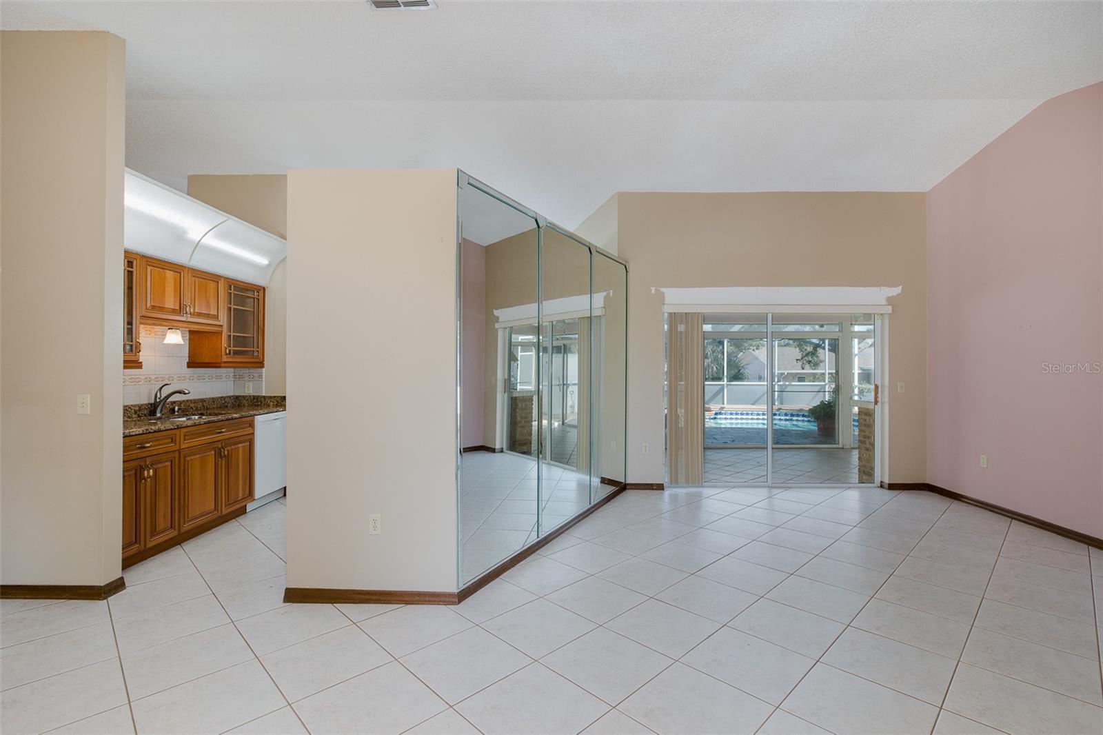 Image 10 of 51 For 18602 White Pine Circle