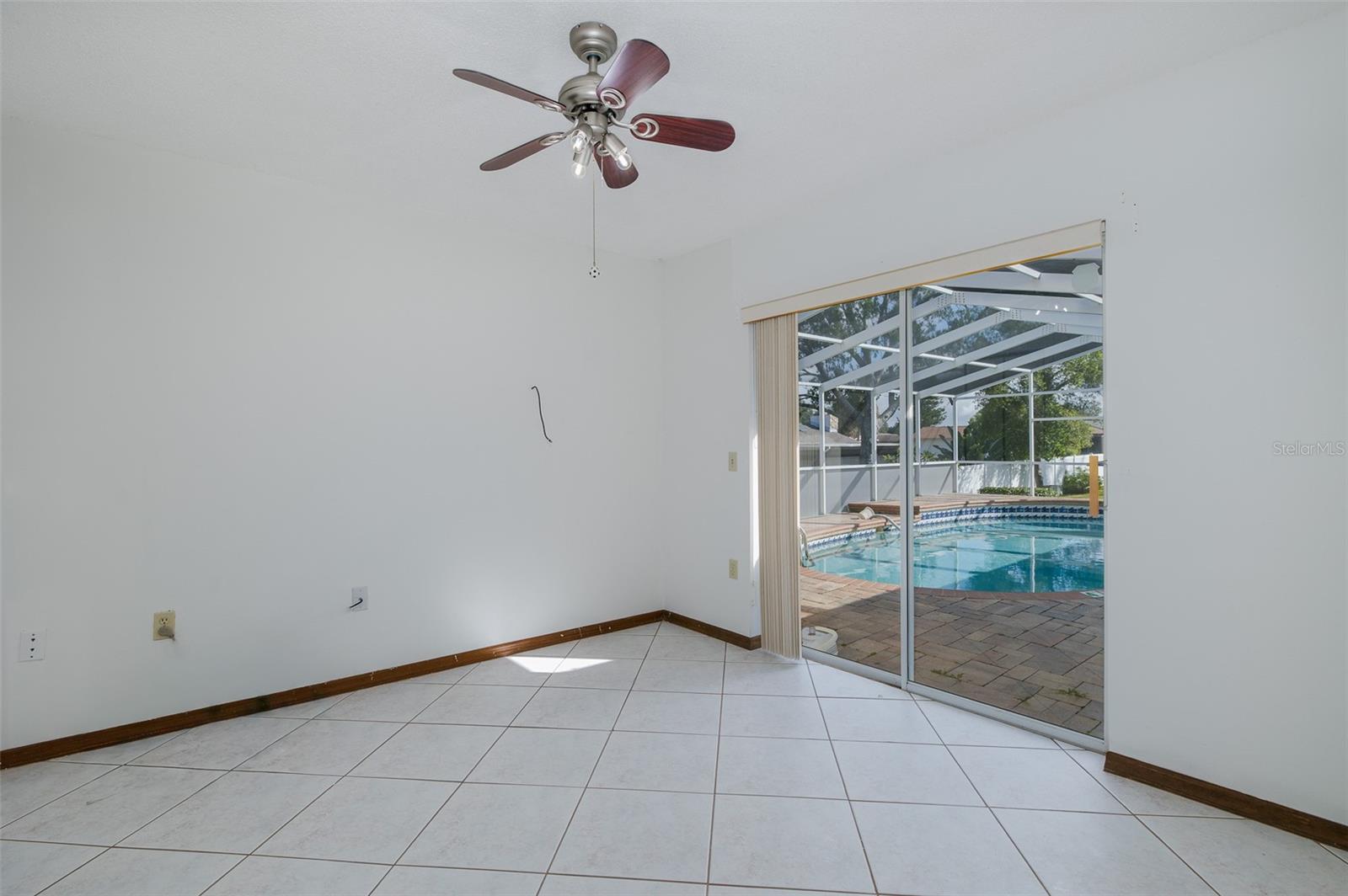 Image 17 of 51 For 18602 White Pine Circle