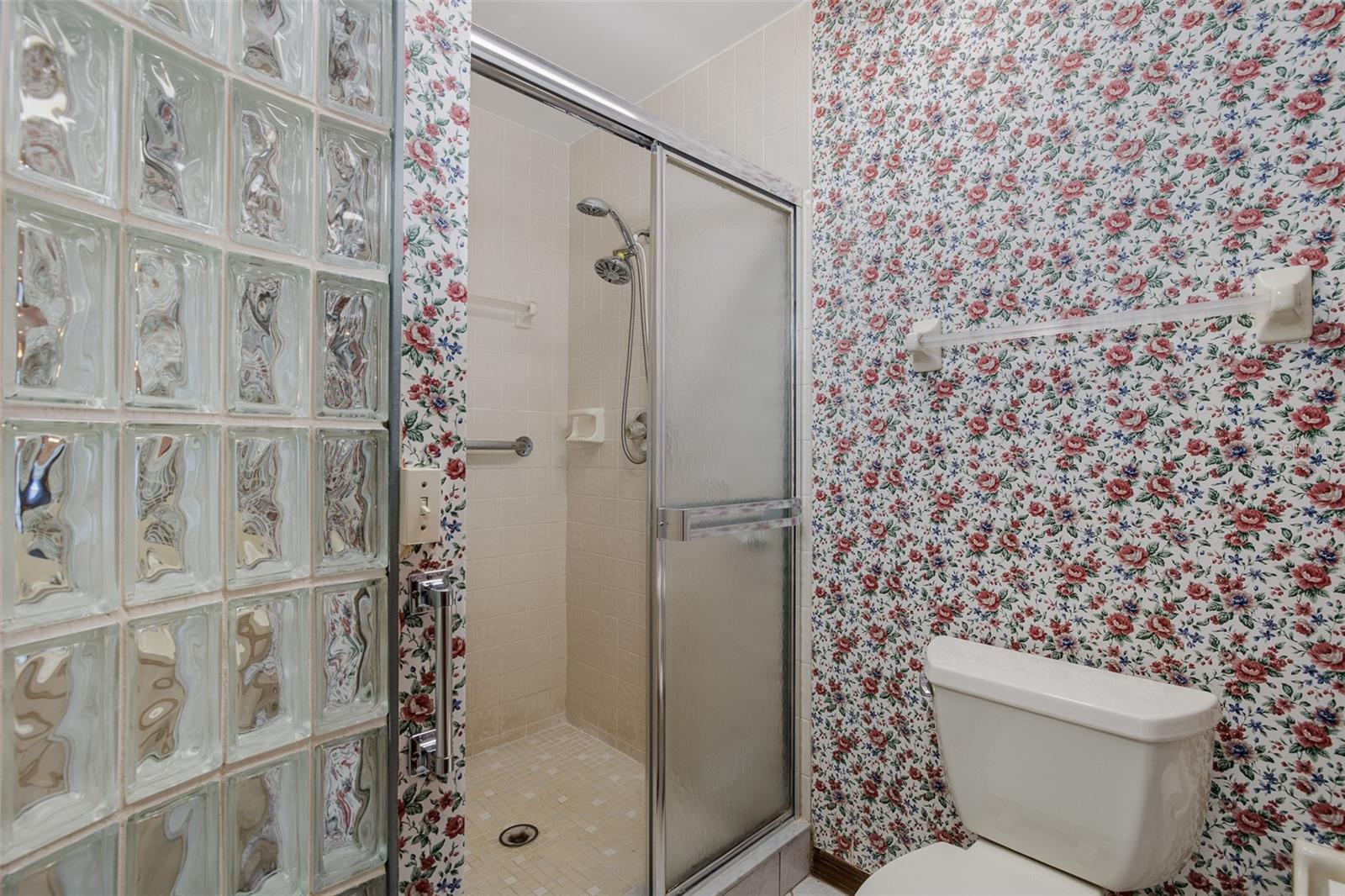 Image 26 of 51 For 18602 White Pine Circle