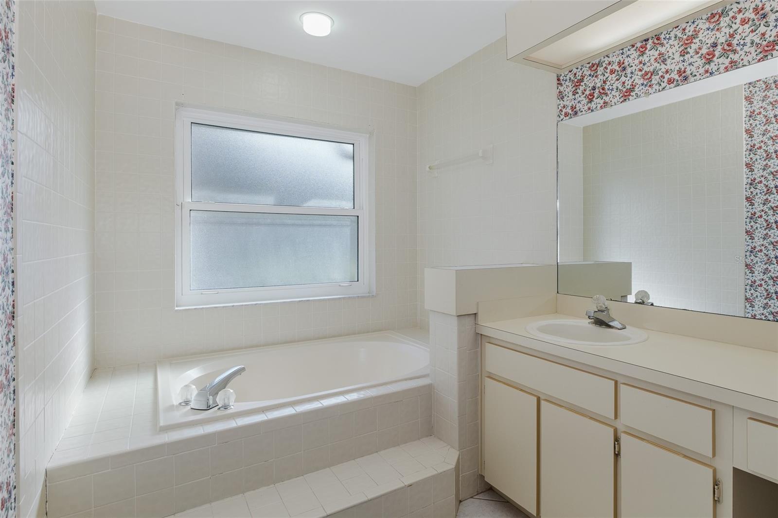 Image 27 of 51 For 18602 White Pine Circle