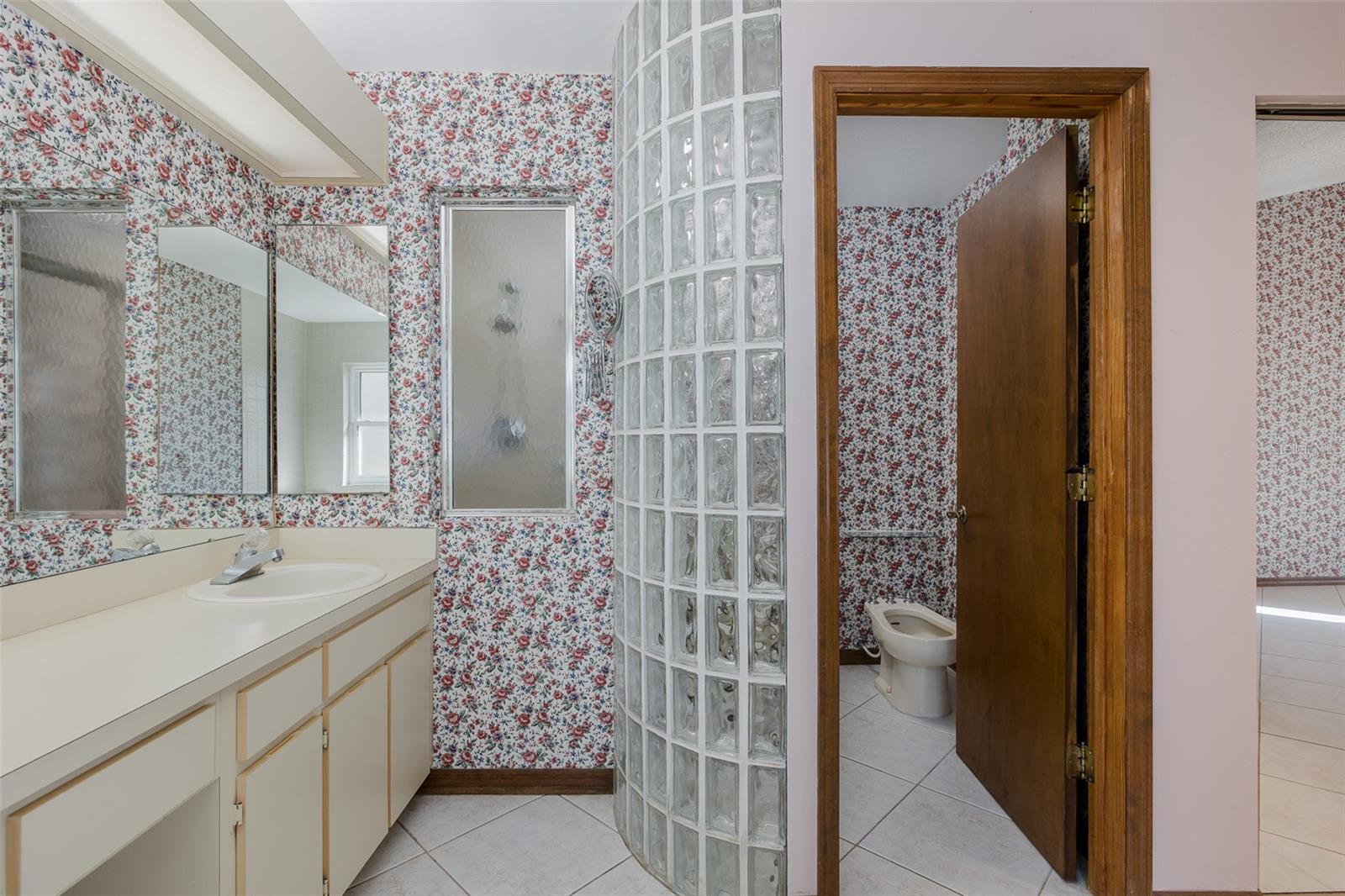 Image 29 of 51 For 18602 White Pine Circle