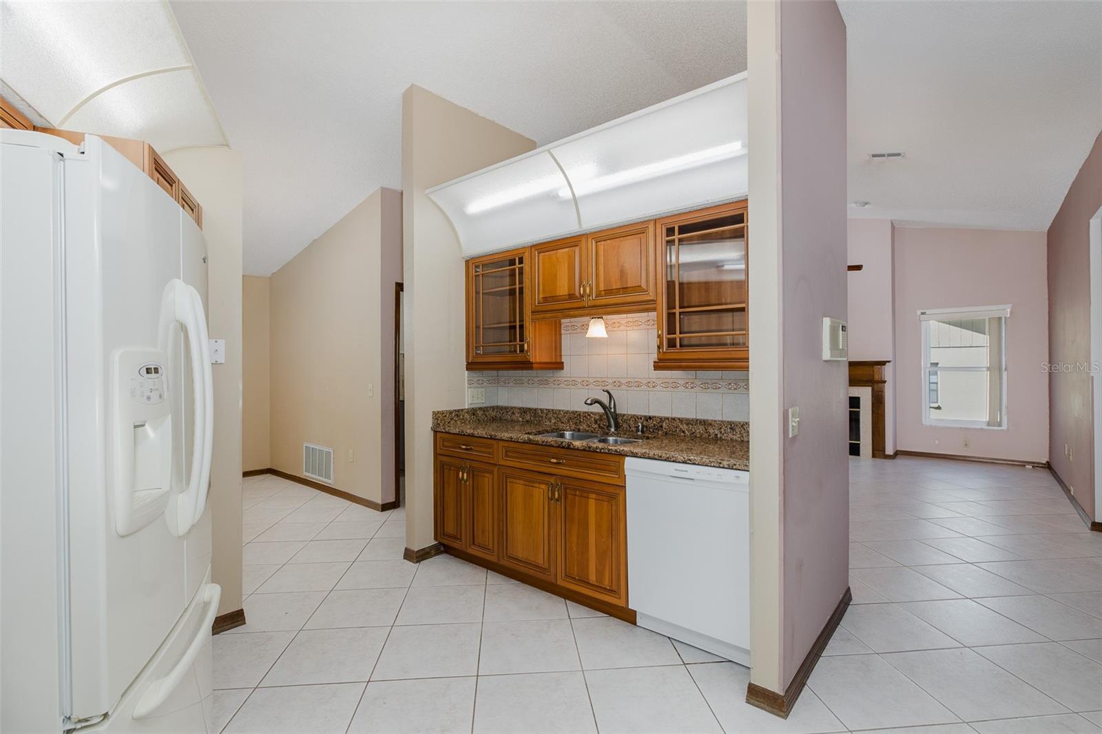 Image 8 of 51 For 18602 White Pine Circle