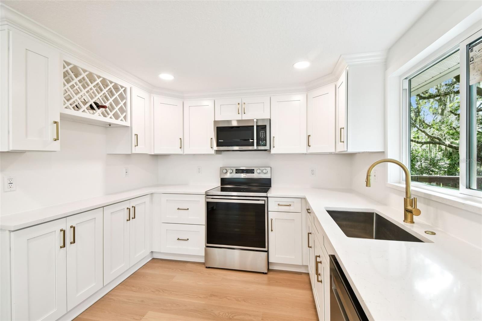 Listing photo id 14 for 13901 Vacation Lane