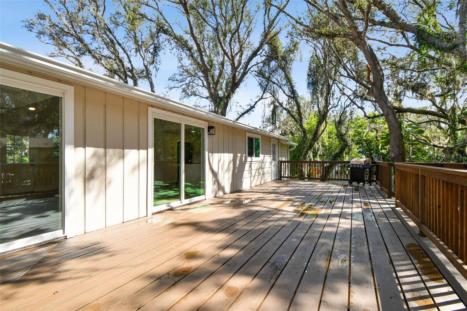 Listing photo id 18 for 13901 Vacation Lane