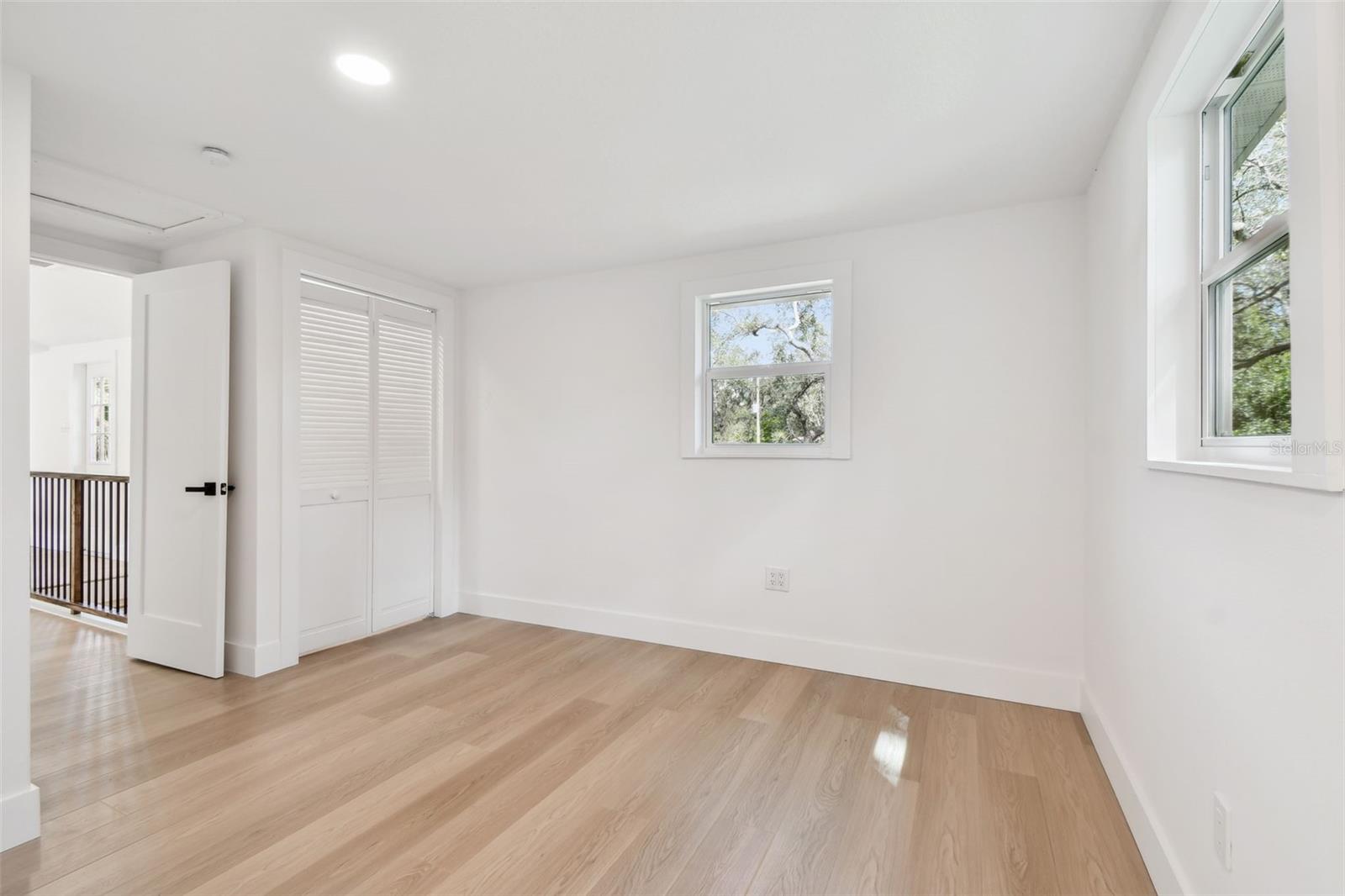 Listing photo id 22 for 13901 Vacation Lane
