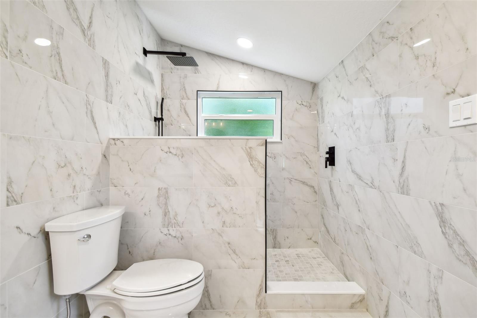 Listing photo id 25 for 13901 Vacation Lane
