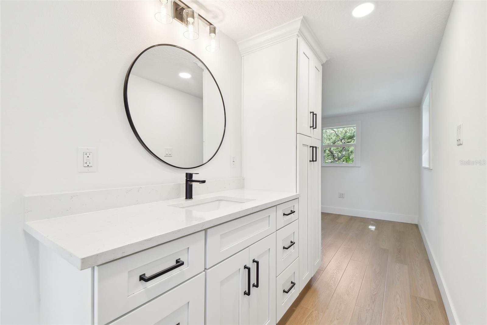 Listing photo id 26 for 13901 Vacation Lane