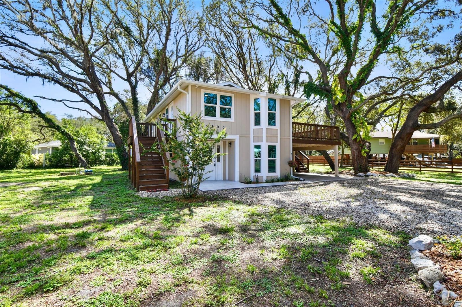 Listing photo id 1 for 13901 Vacation Lane