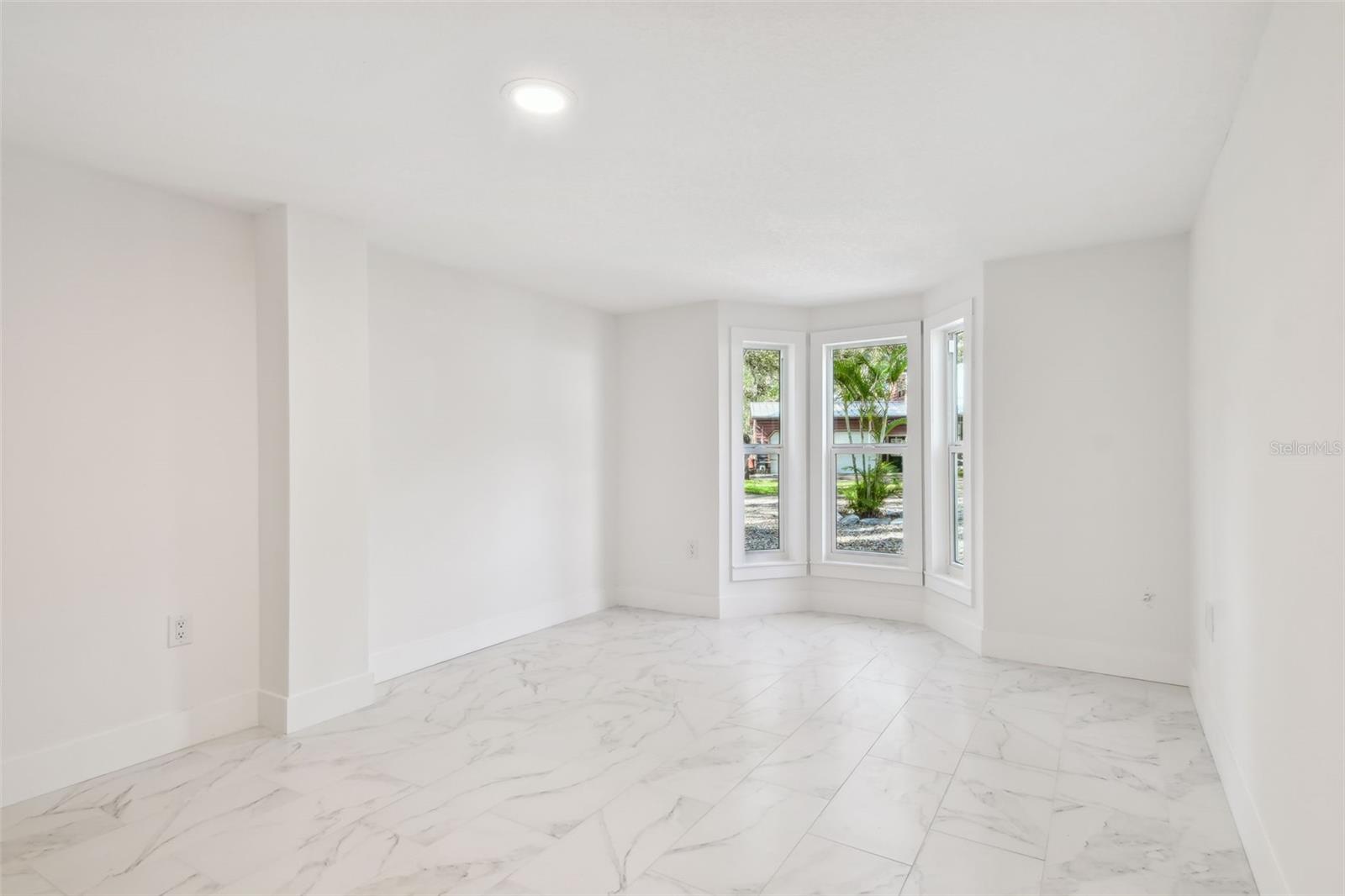 Listing photo id 28 for 13901 Vacation Lane