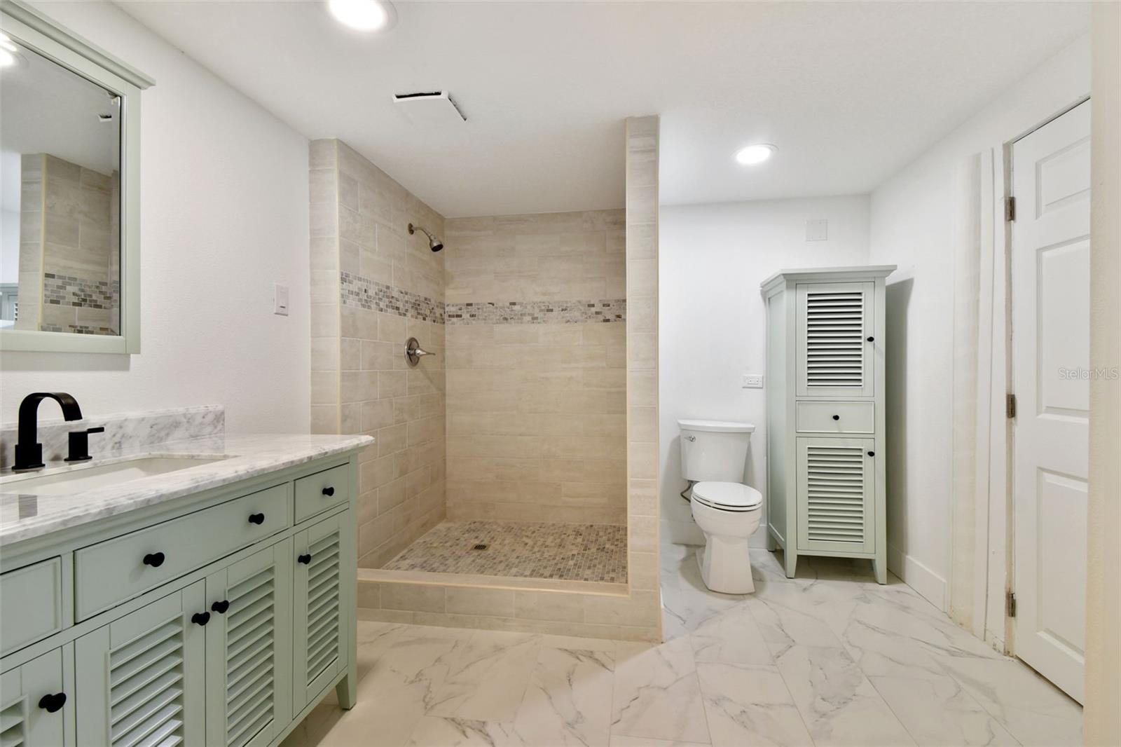 Listing photo id 31 for 13901 Vacation Lane