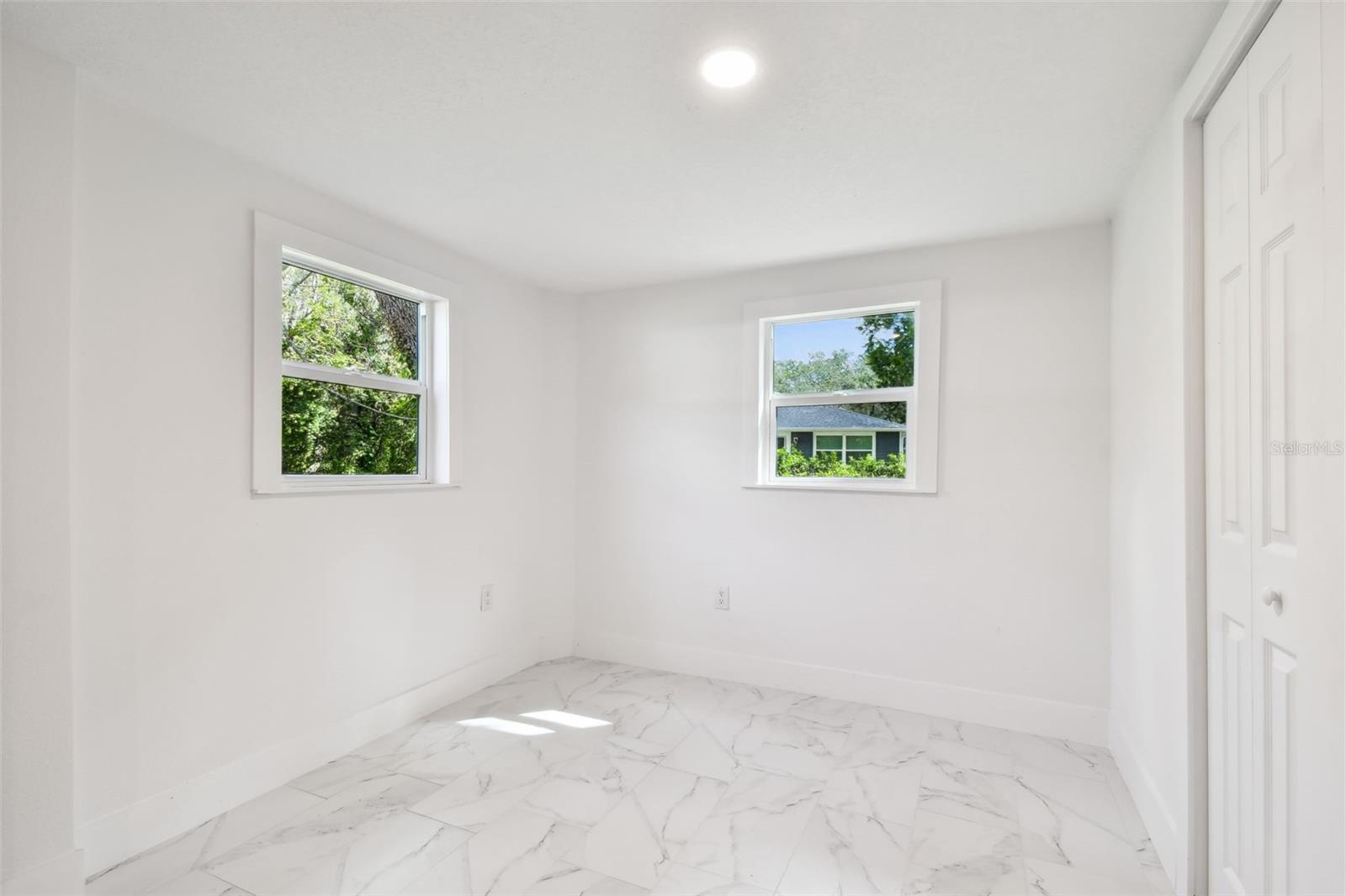 Listing photo id 35 for 13901 Vacation Lane