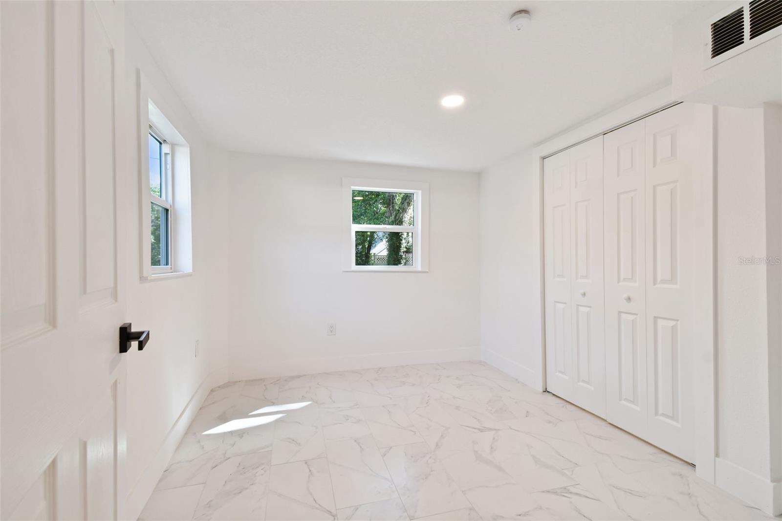 Listing photo id 36 for 13901 Vacation Lane