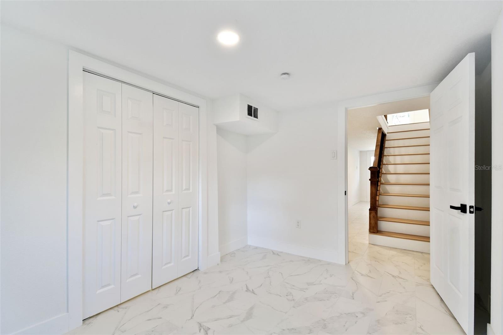 Listing photo id 39 for 13901 Vacation Lane