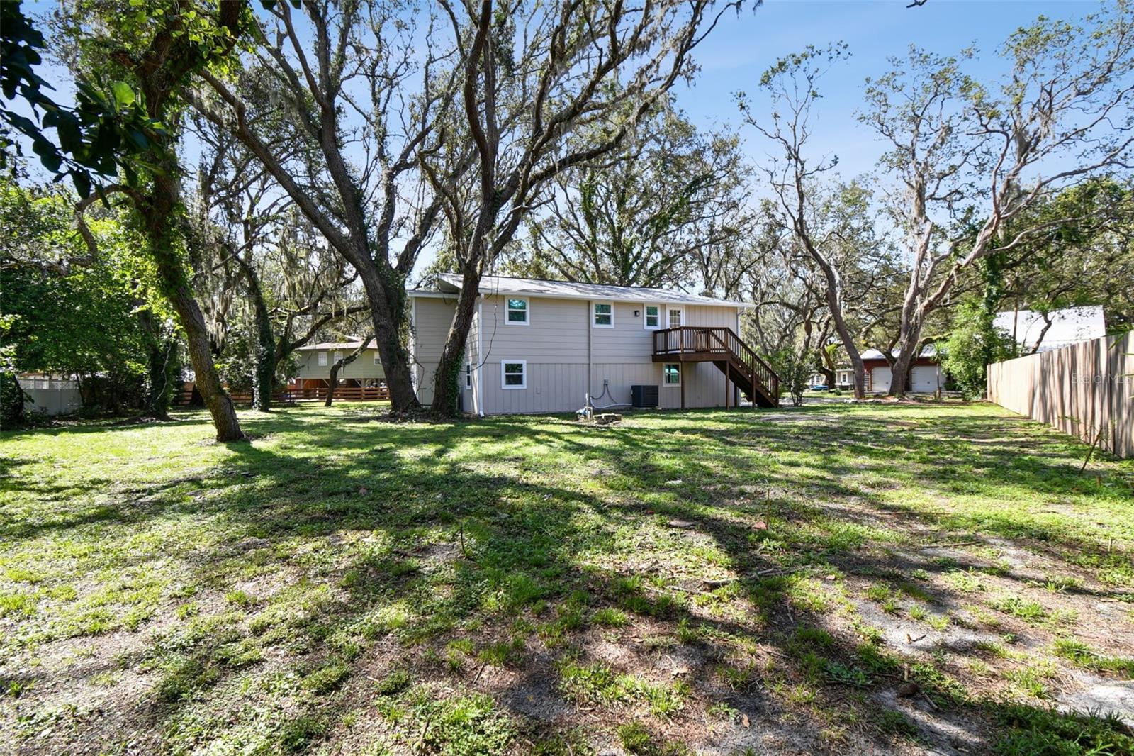 Listing photo id 42 for 13901 Vacation Lane