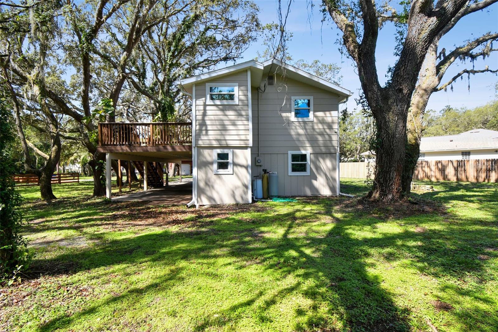 Listing photo id 43 for 13901 Vacation Lane
