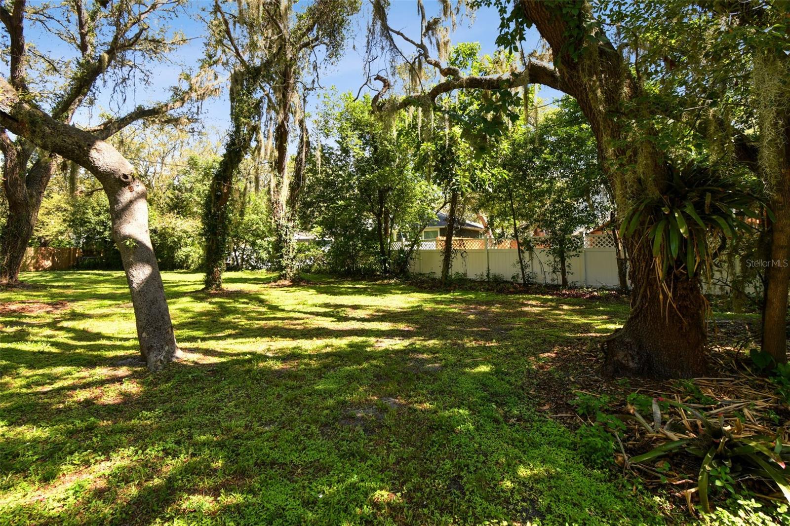 Listing photo id 45 for 13901 Vacation Lane