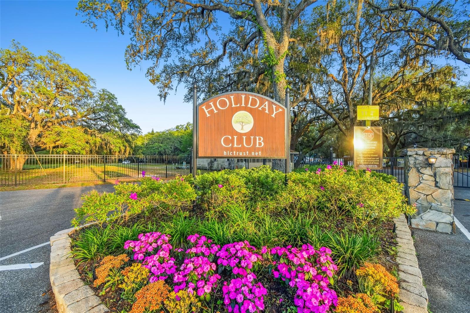 Listing photo id 3 for 13901 Vacation Lane