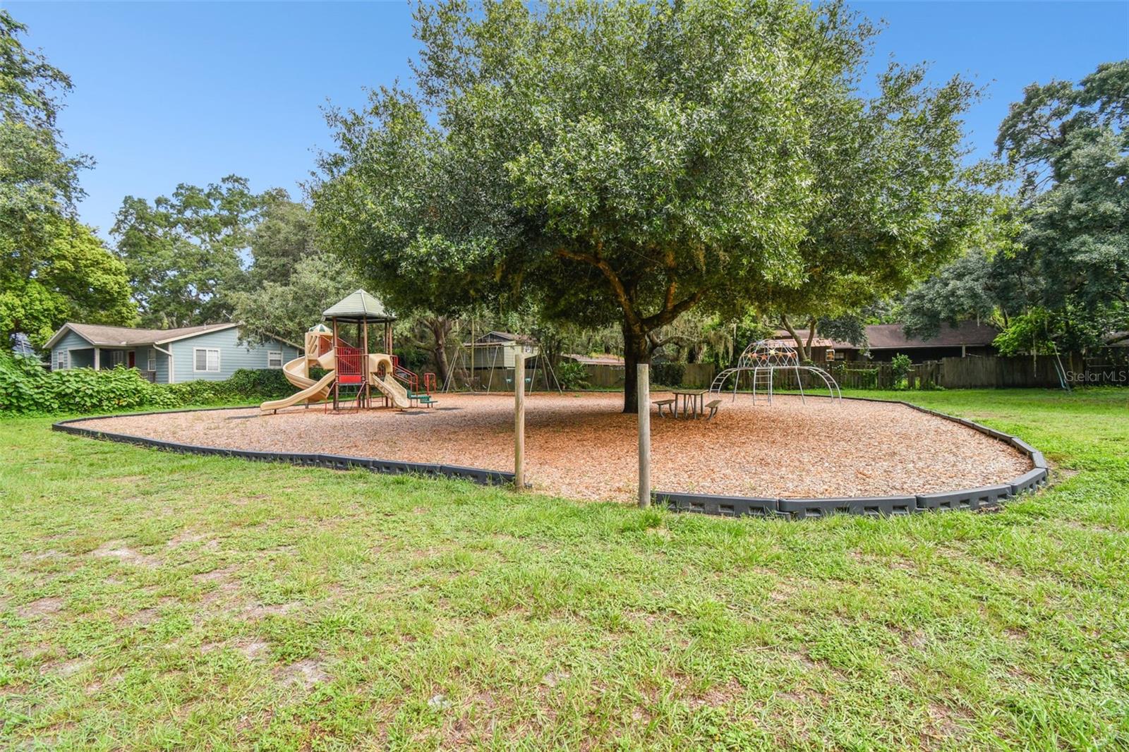 Listing photo id 64 for 13901 Vacation Lane