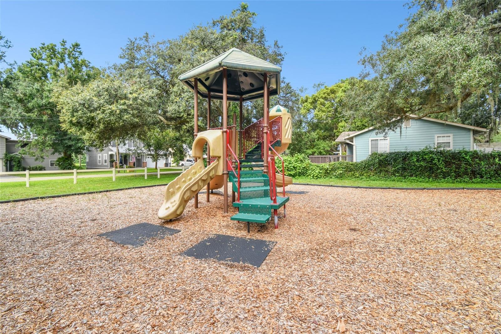 Listing photo id 65 for 13901 Vacation Lane