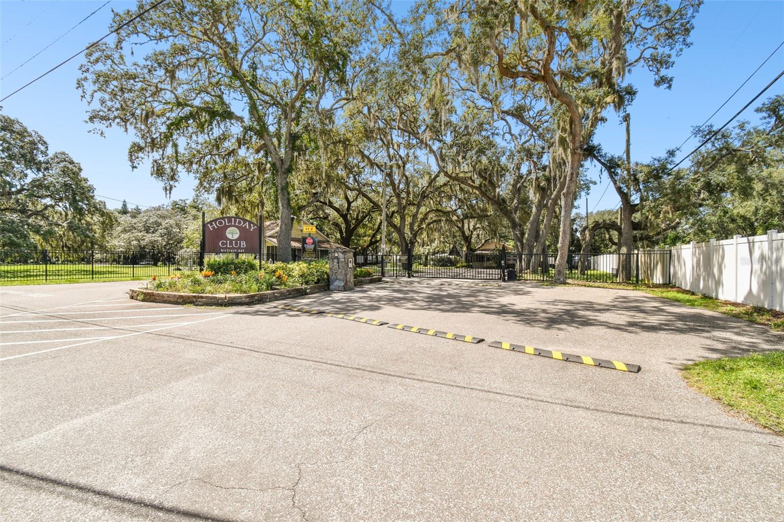 Listing photo id 67 for 13901 Vacation Lane
