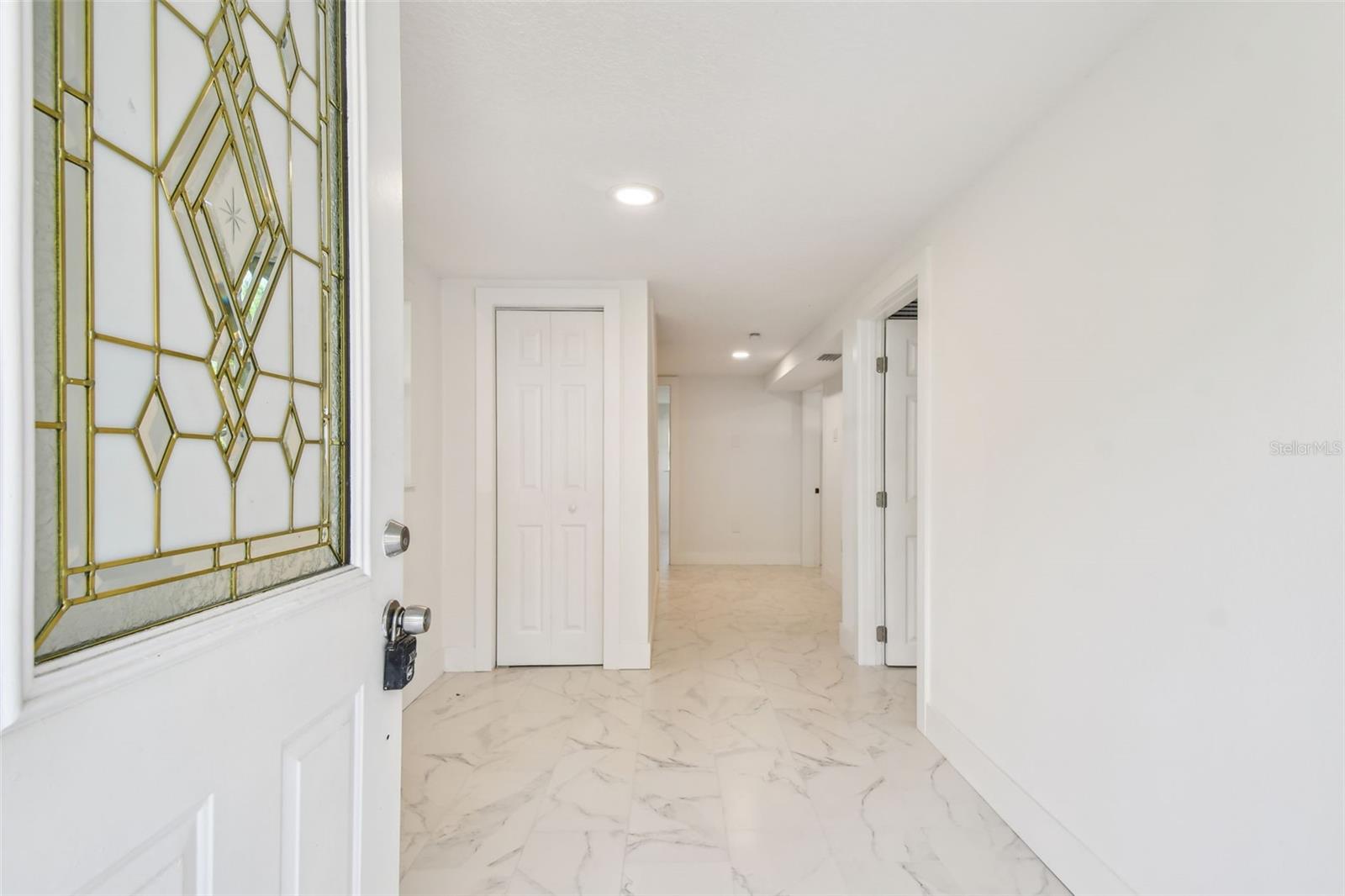 Listing photo id 5 for 13901 Vacation Lane