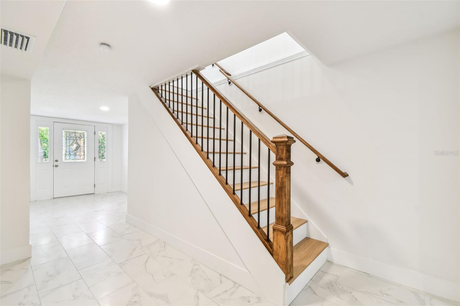 Listing photo id 7 for 13901 Vacation Lane
