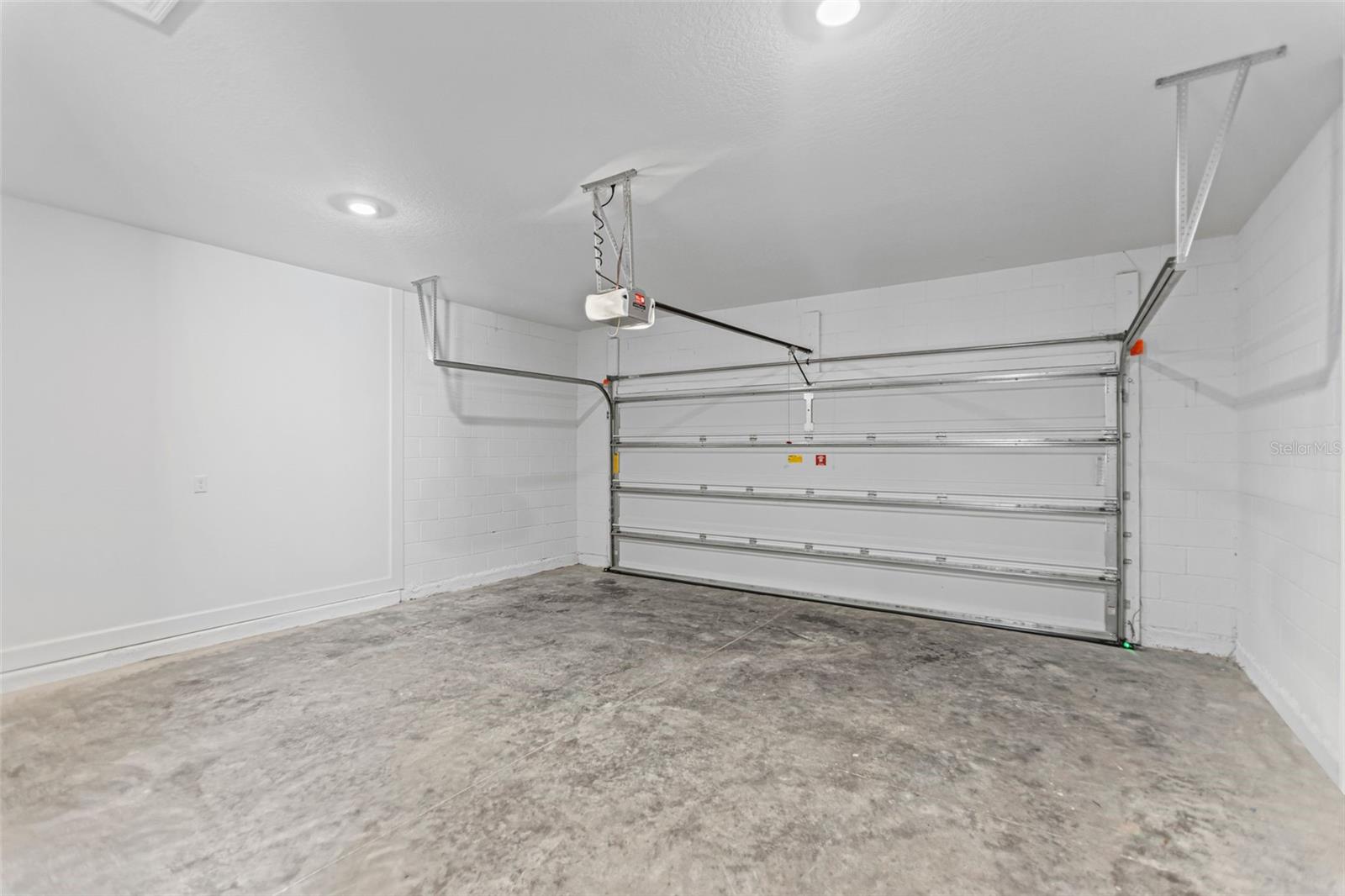 Image 33 of 54 For 956 Club Cresswind Drive