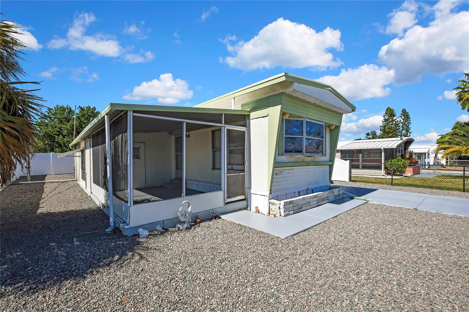 Image 2 of 23 For 1841 Holiday Drive