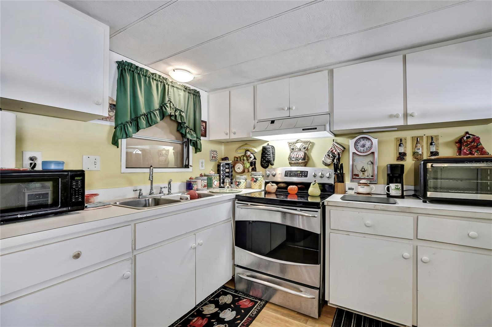 Image 7 of 23 For 1841 Holiday Drive