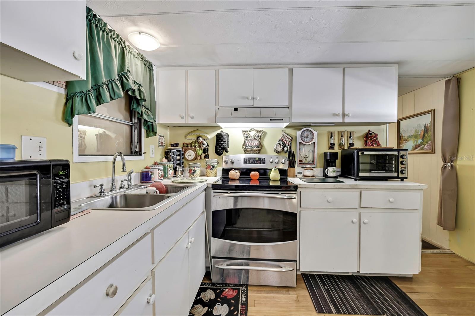 Image 9 of 23 For 1841 Holiday Drive