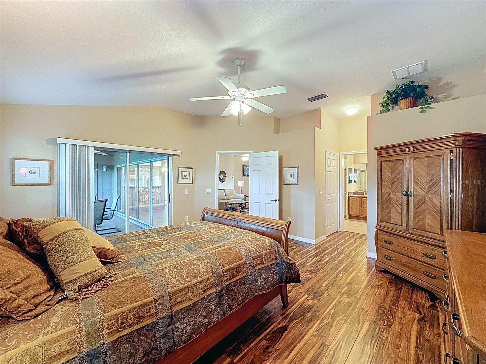 Image 23 of 50 For 11012 Torrey Pines Court