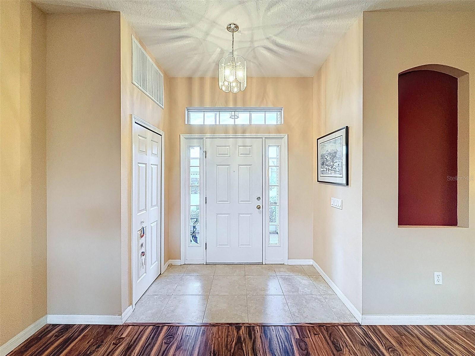 Image 9 of 50 For 11012 Torrey Pines Court