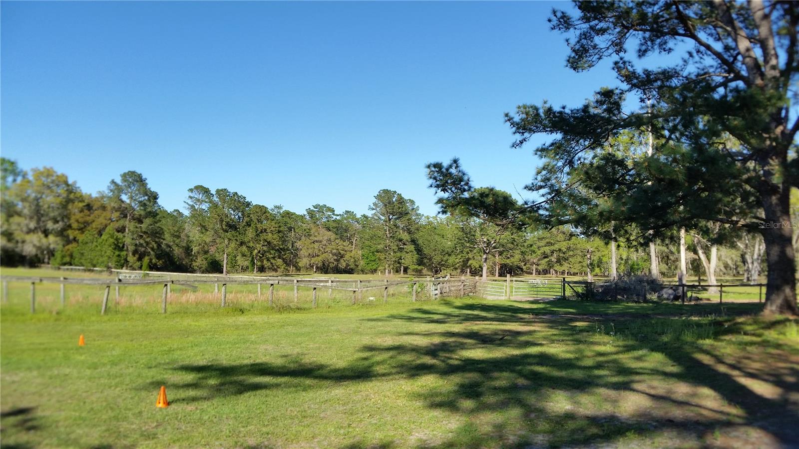 Image 11 of 18 For 18635 Phillips Road