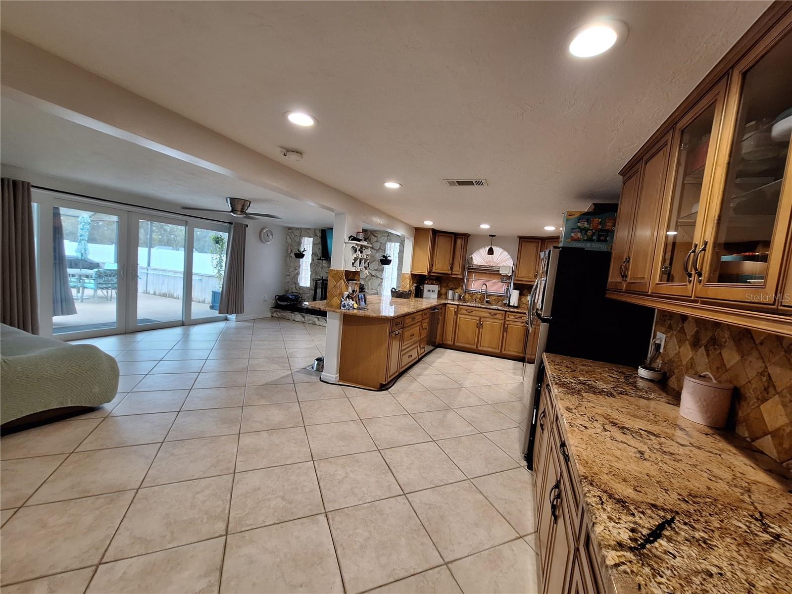 Listing photo id 19 for 9415 Indale Drive