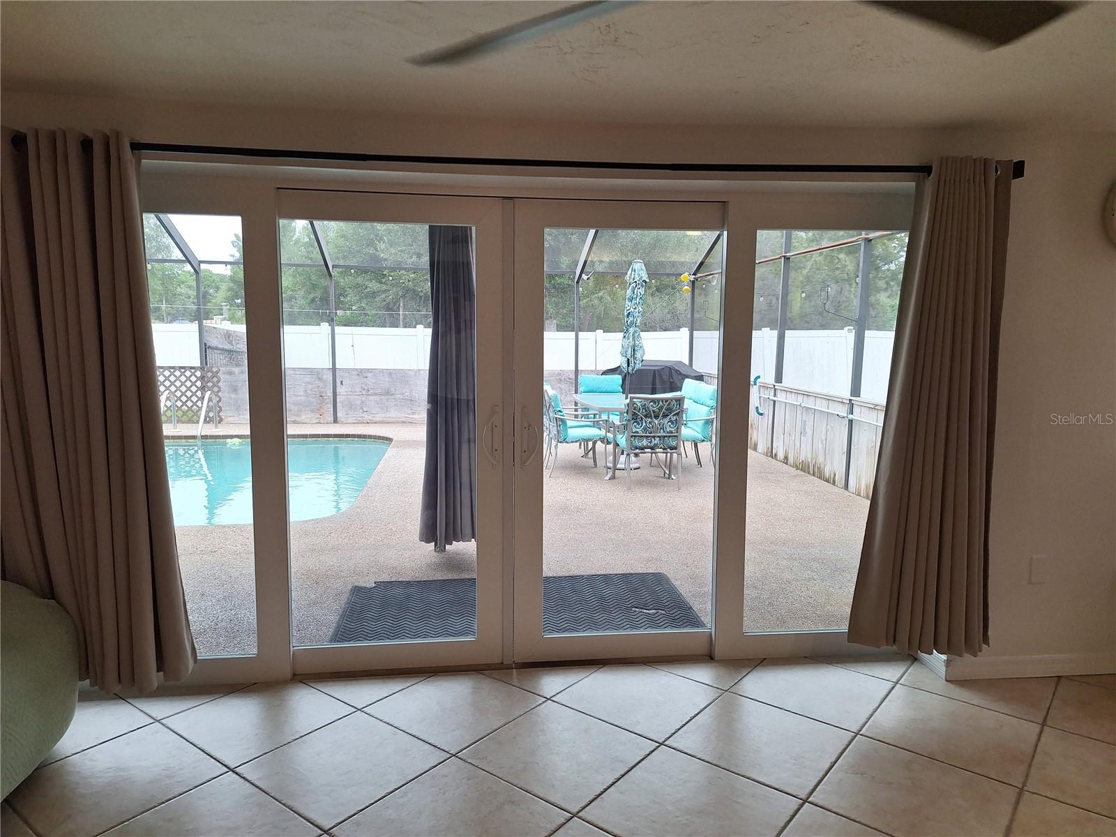 Listing photo id 20 for 9415 Indale Drive