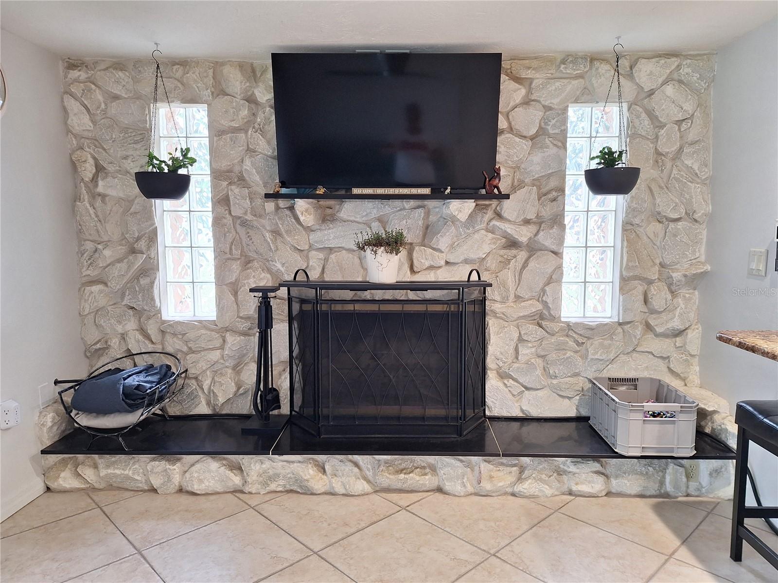 Listing photo id 22 for 9415 Indale Drive