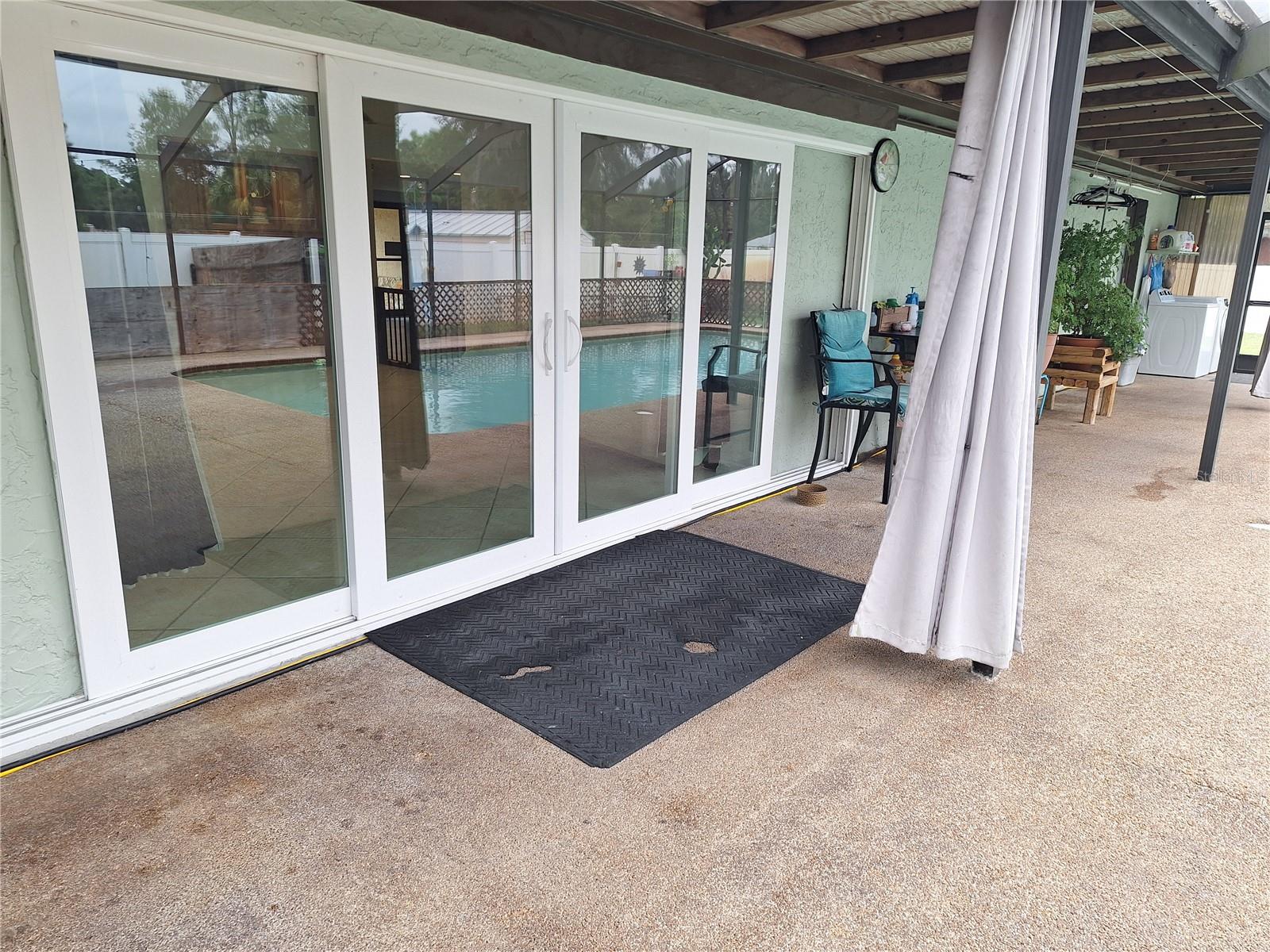 Listing photo id 24 for 9415 Indale Drive