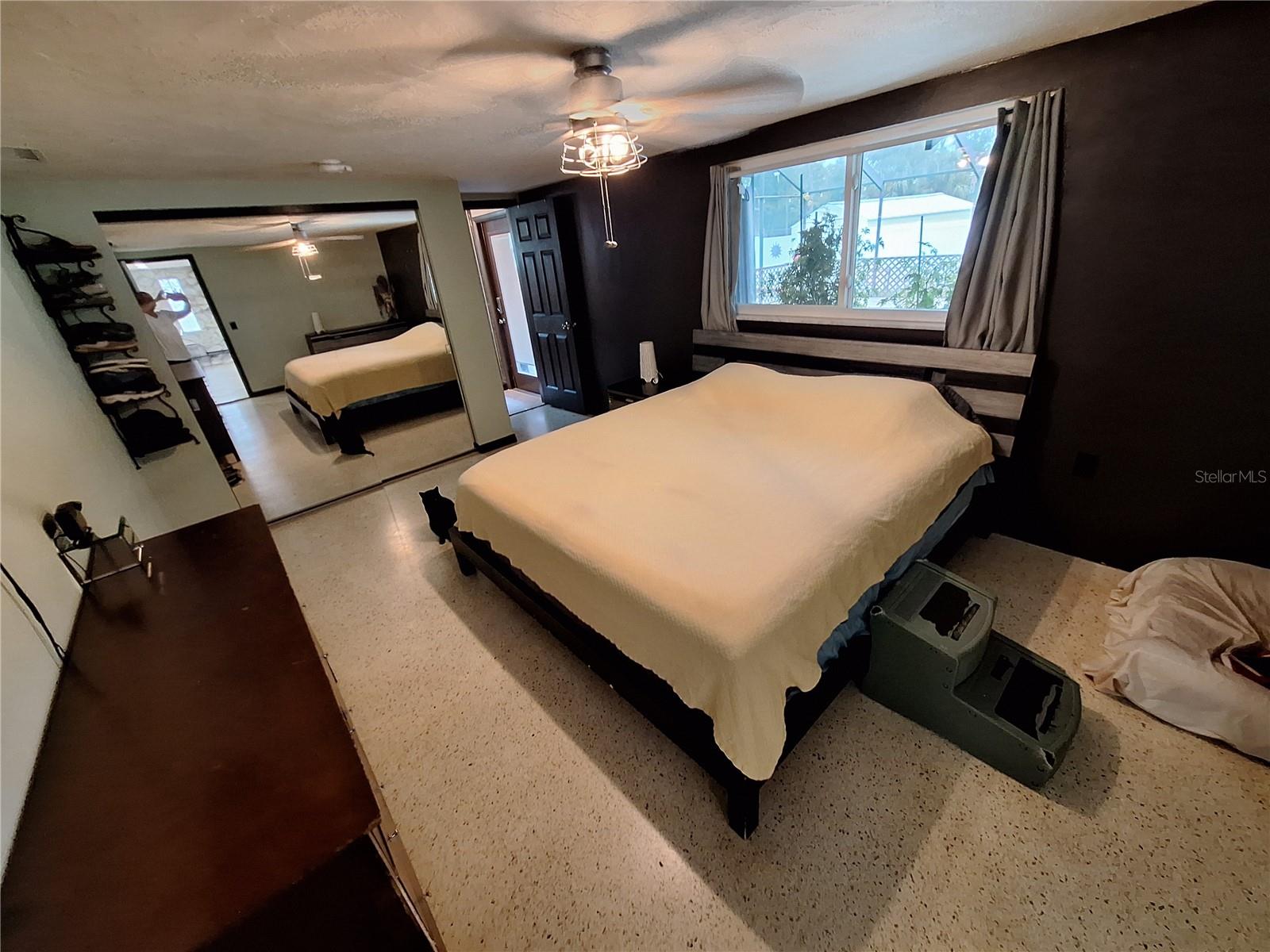 Listing photo id 29 for 9415 Indale Drive