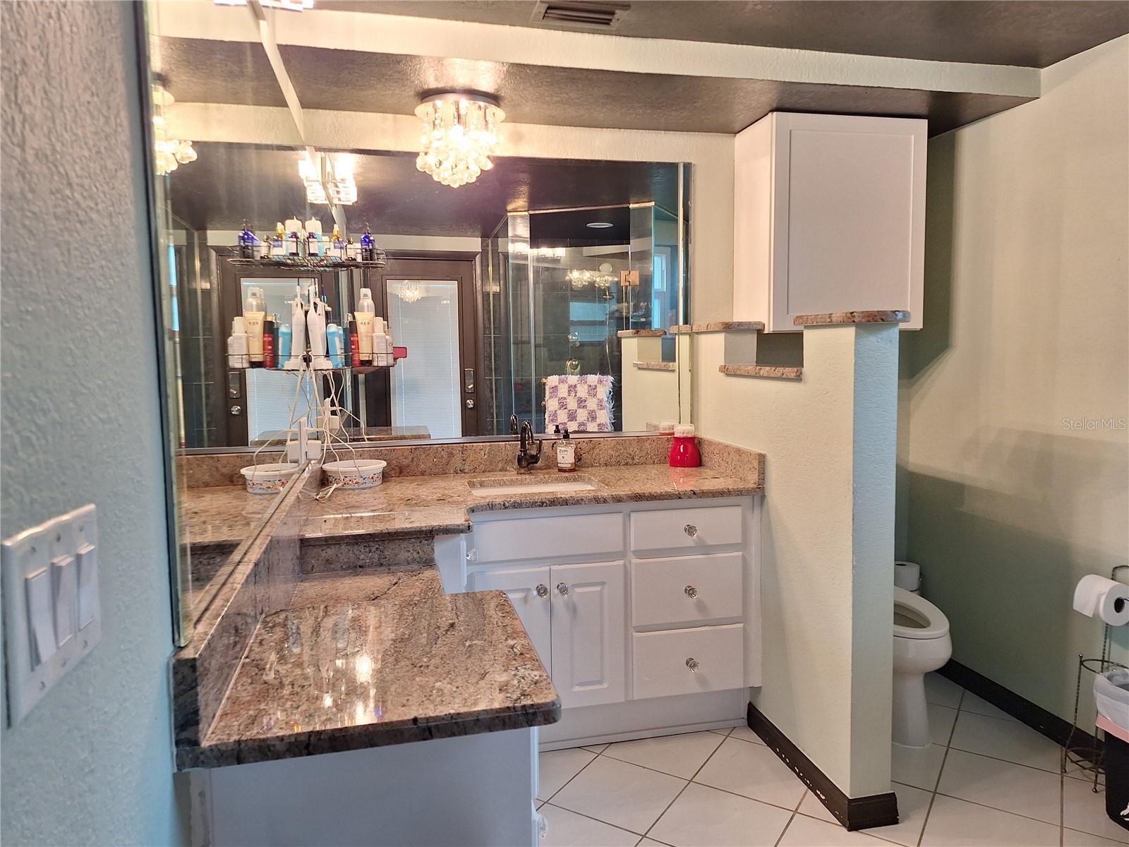 Listing photo id 32 for 9415 Indale Drive