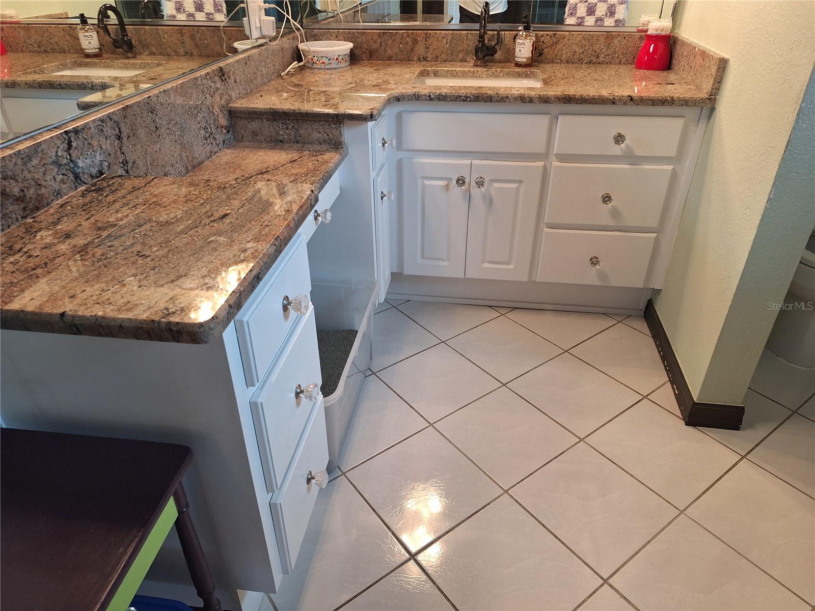 Listing photo id 33 for 9415 Indale Drive