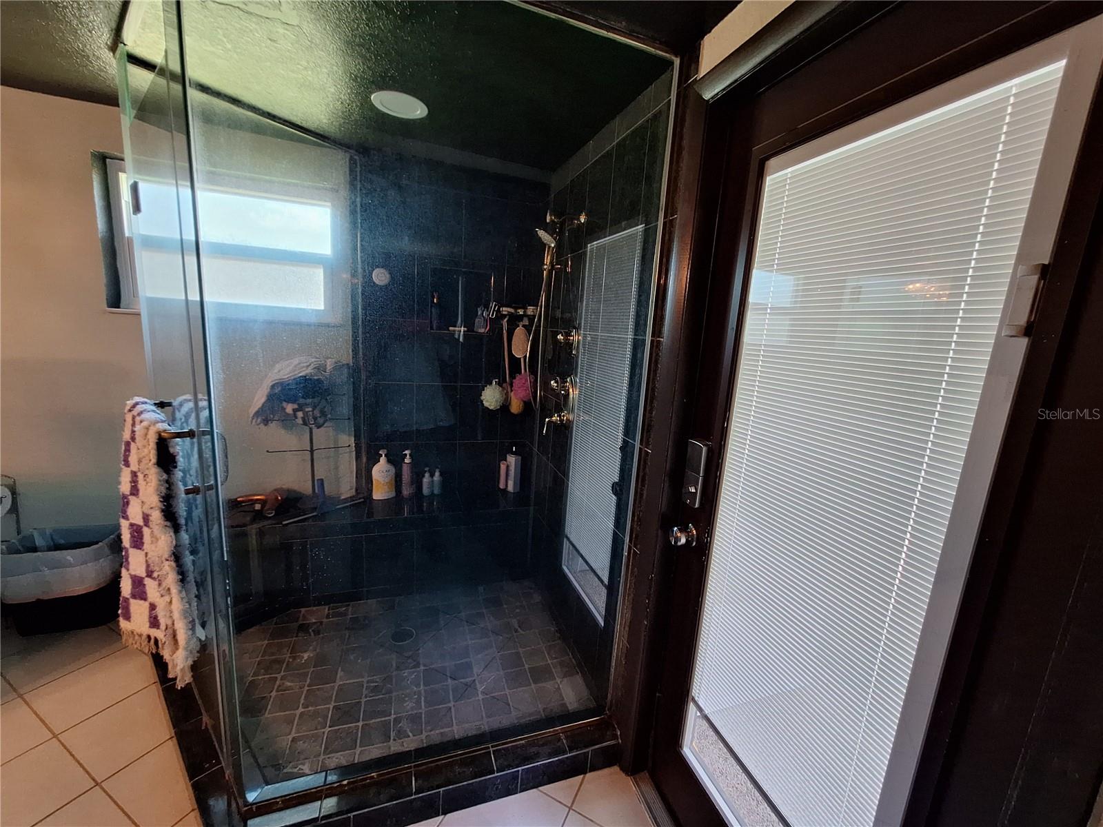 Listing photo id 35 for 9415 Indale Drive