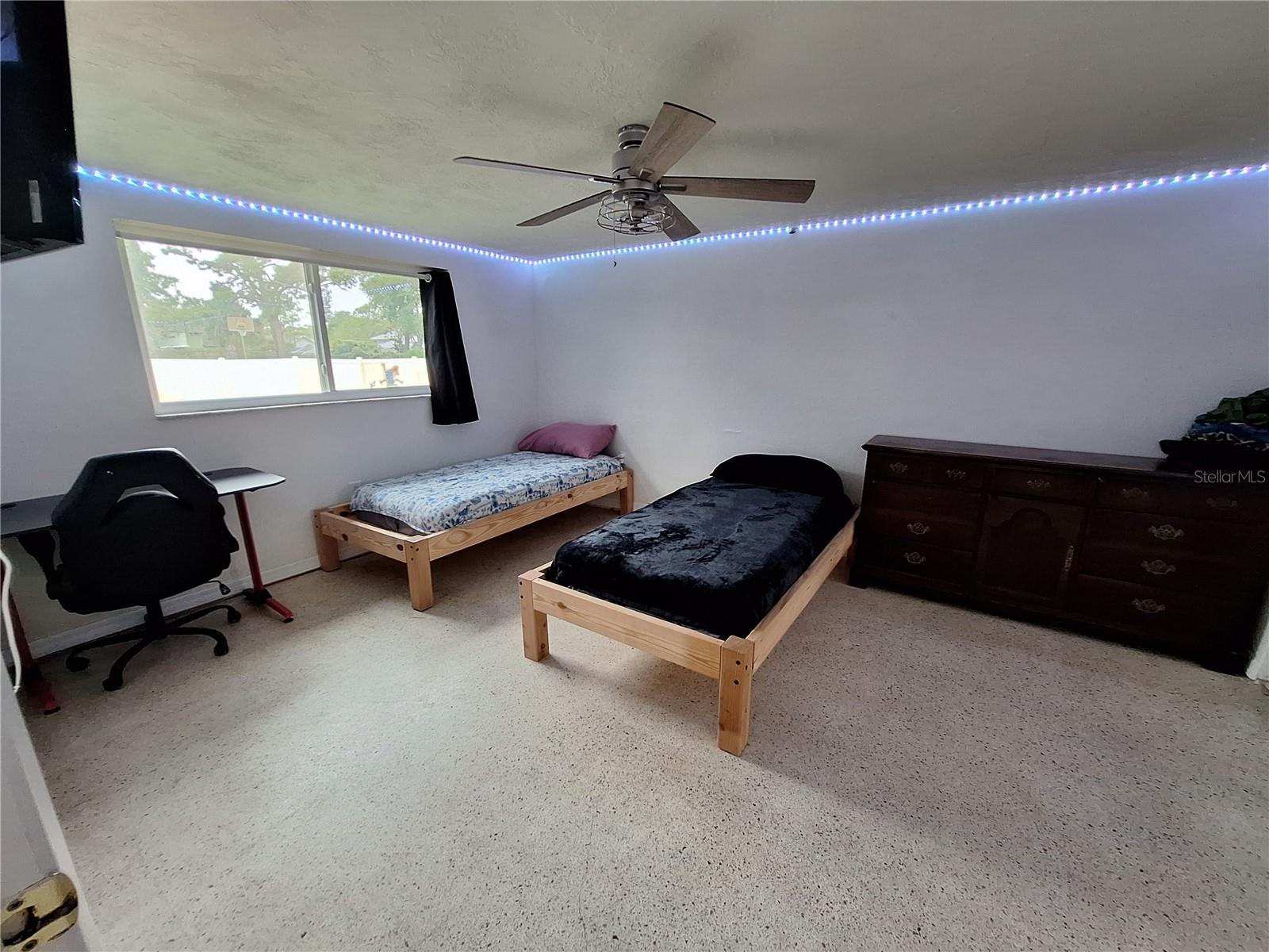 Listing photo id 37 for 9415 Indale Drive