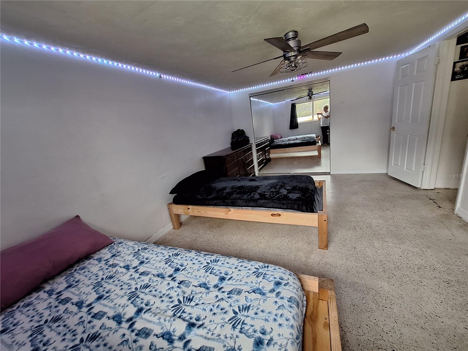 Listing photo id 38 for 9415 Indale Drive