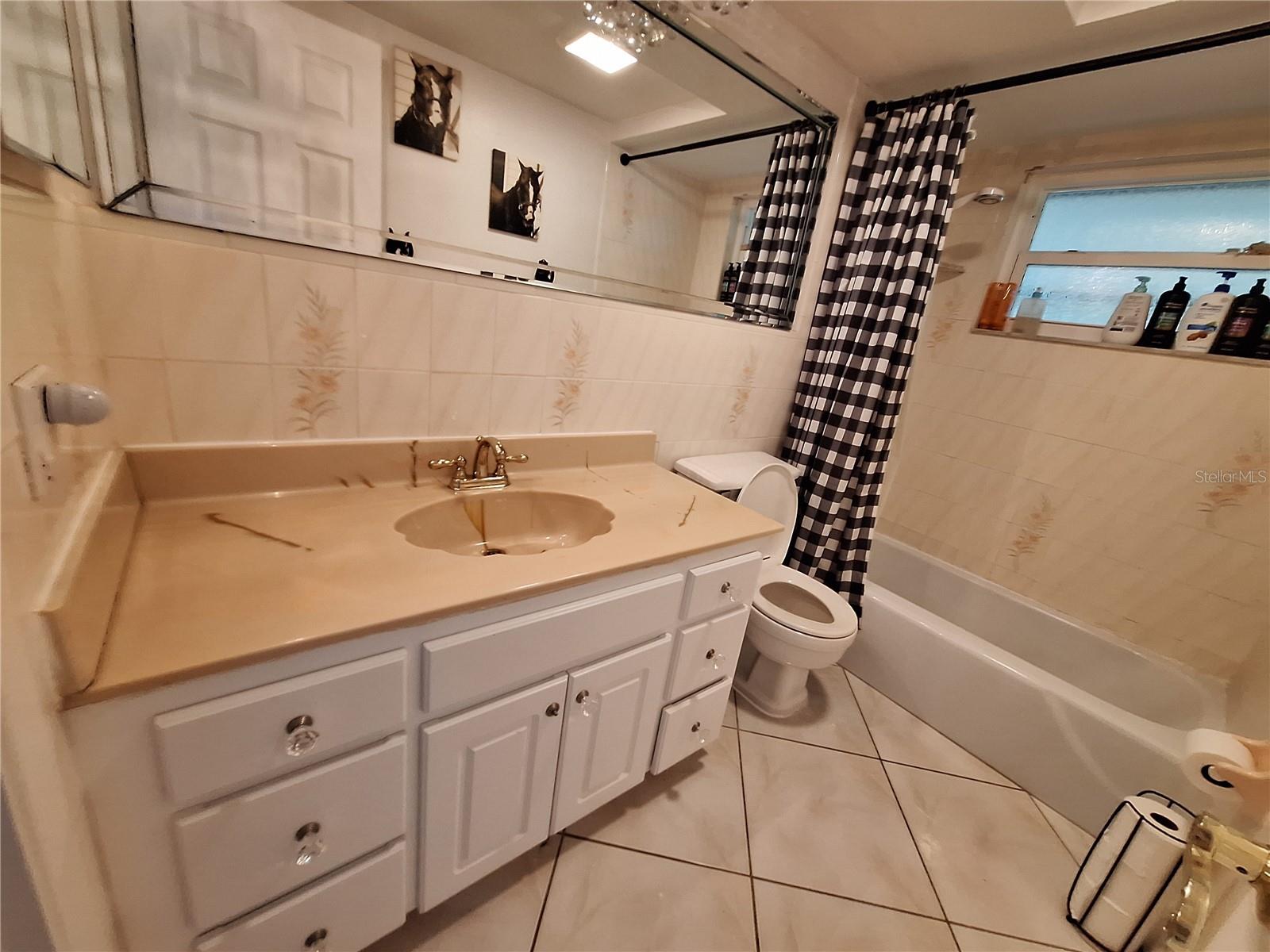 Listing photo id 40 for 9415 Indale Drive