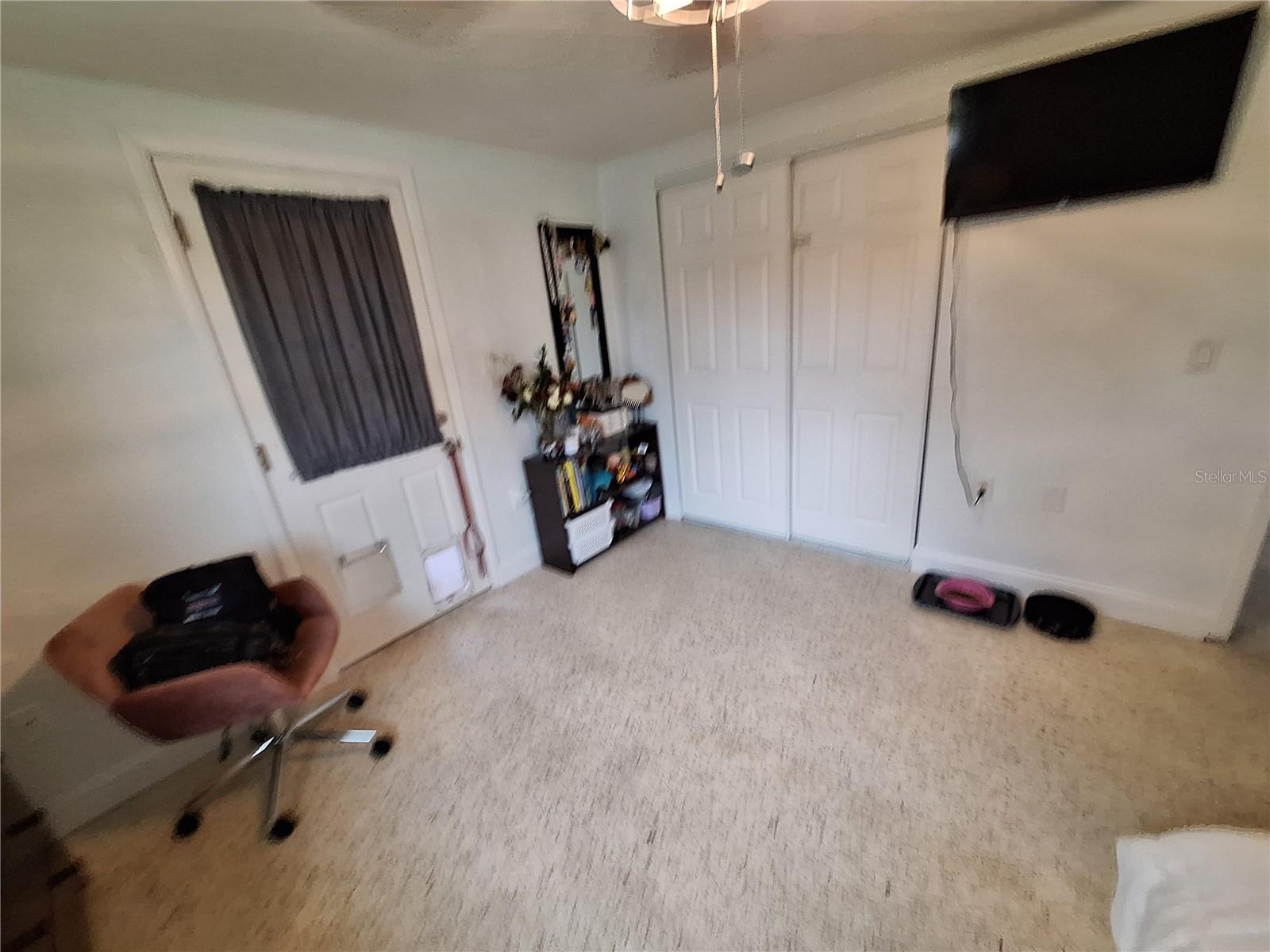 Listing photo id 43 for 9415 Indale Drive