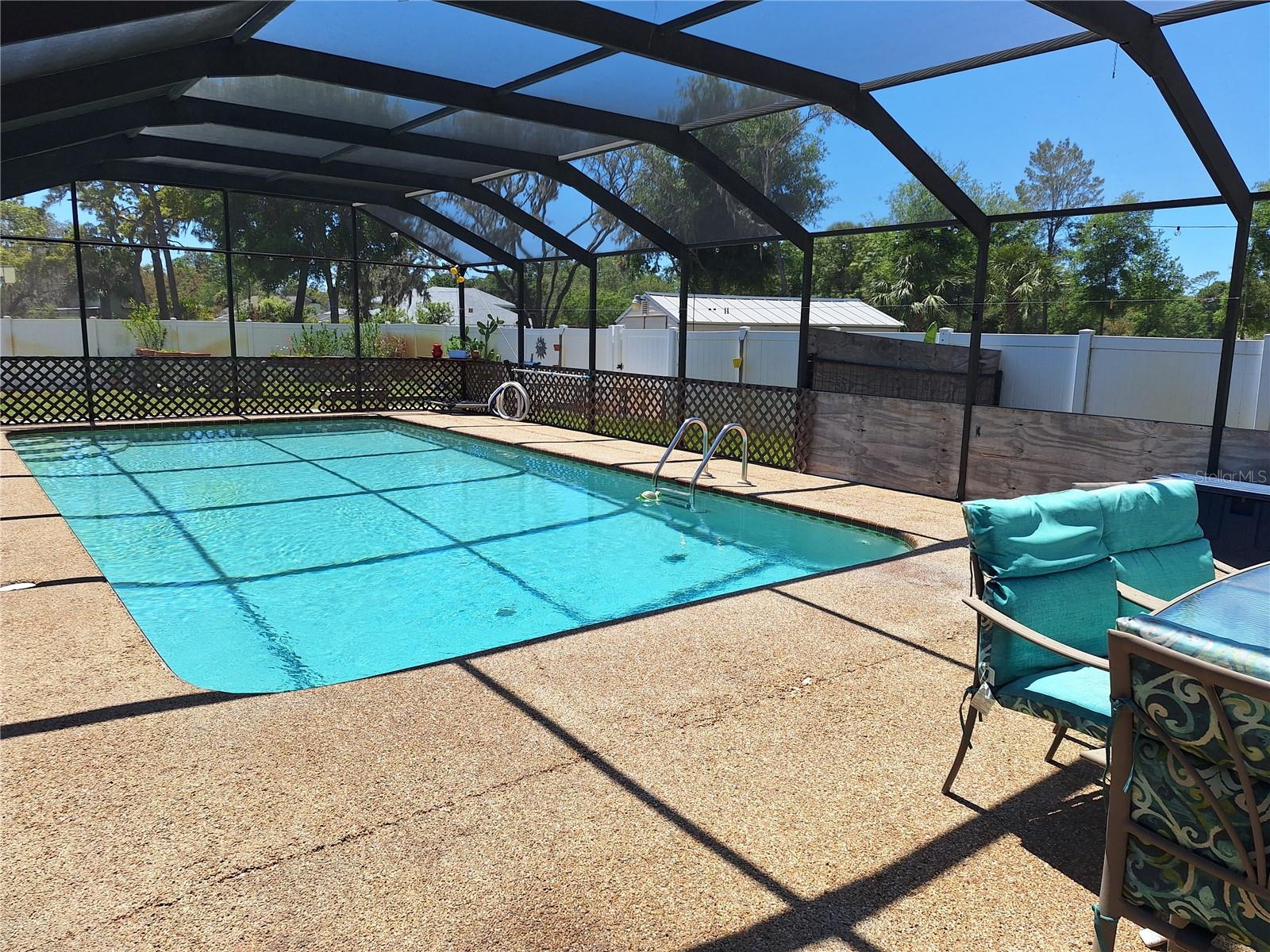 Listing photo id 47 for 9415 Indale Drive