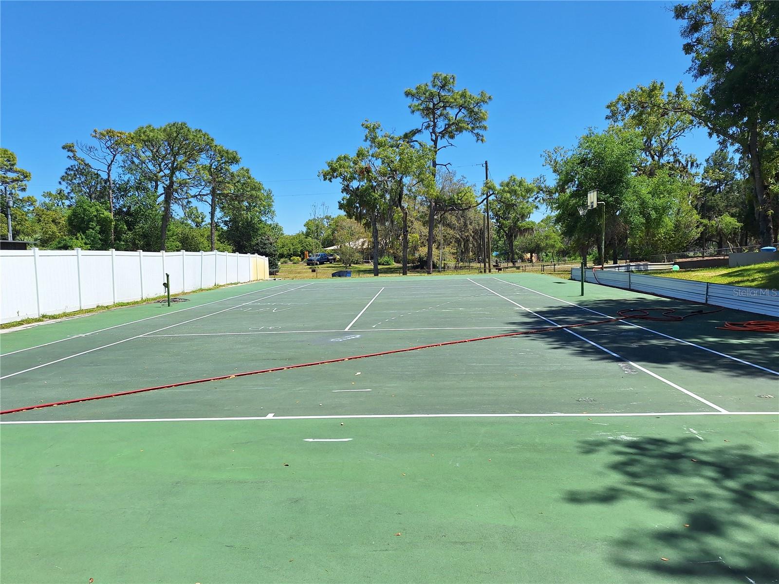 Listing photo id 50 for 9415 Indale Drive