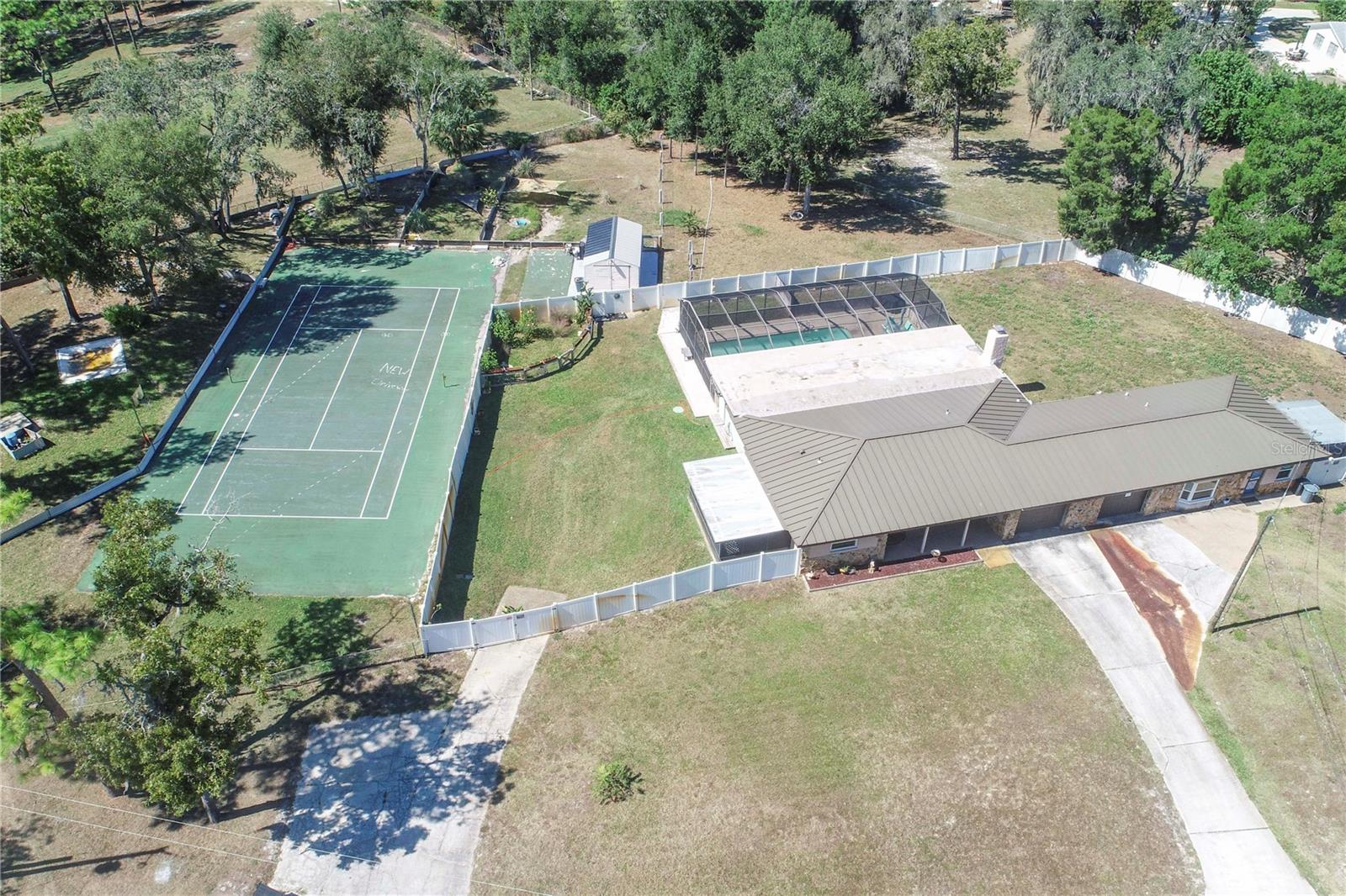 Listing photo id 51 for 9415 Indale Drive